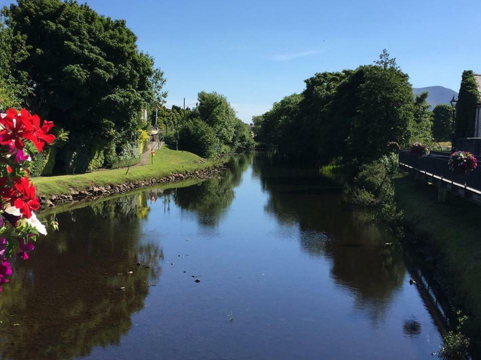 Thistledown - Ballina - Crossmolina - County Mayo - Sleeps 8 - Sister Property To Inglewood מראה חיצוני תמונה